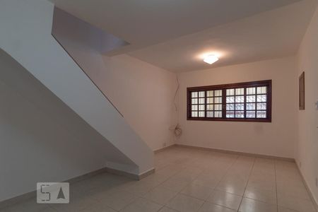 Sala de casa para alugar com 2 quartos, 140m² em Jardim Dinorah, São Paulo