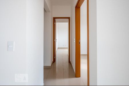 Corredor de apartamento para alugar com 2 quartos, 48m² em Samambaia Sul (samambaia), Brasília