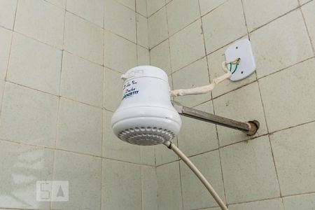 Banheiro - Chuveiro elétrico de casa para alugar com 1 quarto, 65m² em Penha Circular, Rio de Janeiro
