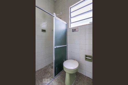 Banheiro de casa para alugar com 1 quarto, 65m² em Penha Circular, Rio de Janeiro