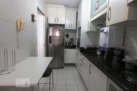 Cozinha de apartamento para alugar com 3 quartos, 89m² em Centro, Florianópolis