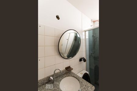 Banheiro de apartamento à venda com 2 quartos, 48m² em São Francisco, Belo Horizonte