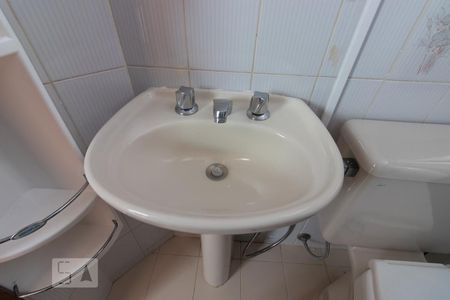 Banheiro de apartamento para alugar com 1 quarto, 40m² em Centro, Curitiba