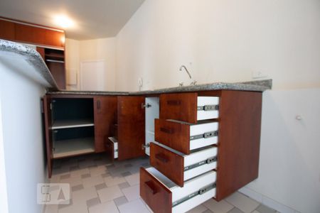 Cozinha de kitnet/studio à venda com 1 quarto, 57m² em Vila Suzana, São Paulo