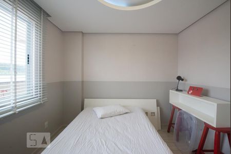 Quarto de apartamento para alugar com 2 quartos, 157m² em Kobrasol, São José