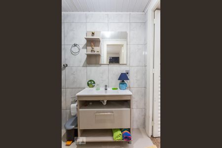 Banheiro de apartamento para alugar com 1 quarto, 50m² em Partenon, Porto Alegre