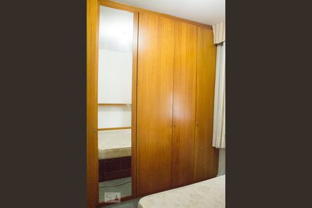 Quarto de apartamento à venda com 1 quarto, 54m² em Santana, Porto Alegre