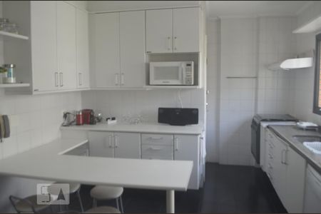 Cozinha de apartamento à venda com 3 quartos, 130m² em Real Parque, São Paulo