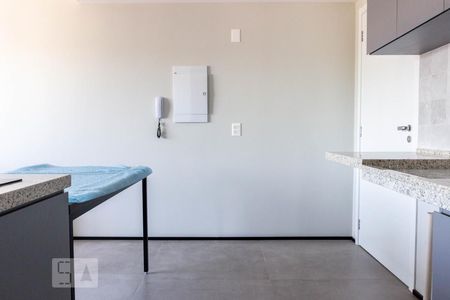 Cozinha de apartamento para alugar com 1 quarto, 40m² em São João, Porto Alegre