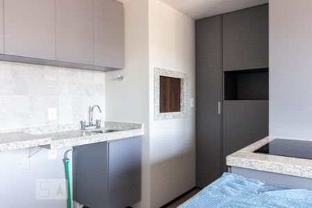 Cozinha de apartamento para alugar com 1 quarto, 40m² em São João, Porto Alegre