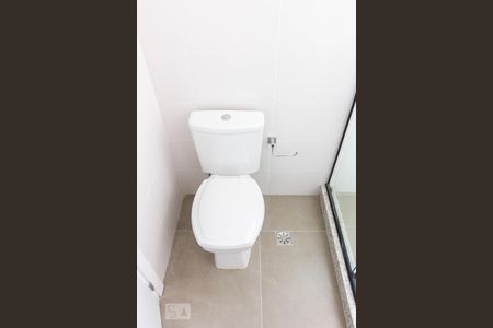 Banheiro de apartamento para alugar com 1 quarto, 36m² em São João, Porto Alegre