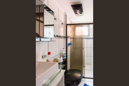 Banheiro de apartamento para alugar com 2 quartos, 58m² em I.a.p.i., Osasco