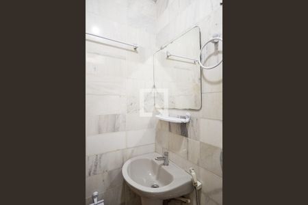 Banheiro de kitnet/studio para alugar com 1 quarto, 30m² em Lourdes, Belo Horizonte