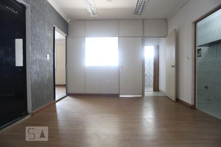 Sala de casa à venda com 4 quartos, 174m² em Km 18, Osasco