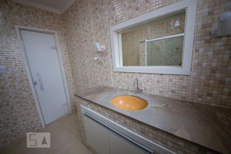 Banheiro de casa à venda com 3 quartos, 400m² em Santa Rosa, Niterói