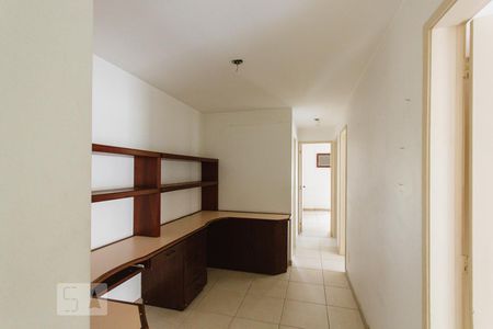 Corredor de apartamento para alugar com 4 quartos, 159m² em Anil, Rio de Janeiro