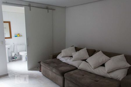 Sala de TV com Suíte  de casa para alugar com 5 quartos, 385m² em Centro, Diadema