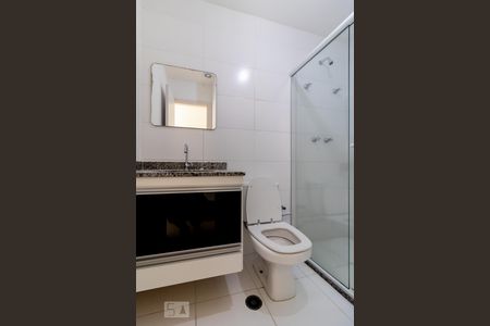 Banheiro do Corredor de apartamento para alugar com 2 quartos, 68m² em Jardim Tupanci, Barueri