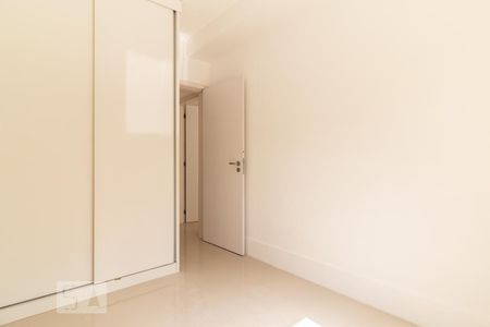 Quarto 1 de apartamento para alugar com 2 quartos, 68m² em Jardim Tupanci, Barueri