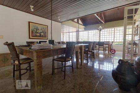Sala de casa para alugar com 5 quartos, 438m² em Vila Brandina, Campinas