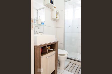 Banheiro de apartamento à venda com 2 quartos, 46m² em Bairro Fátima, Canoas