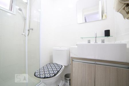 Banheiro de kitnet/studio para alugar com 1 quarto, 35m² em Campo Belo, São Paulo