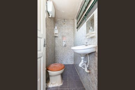 Banheiro de casa para alugar com 1 quarto, 20m² em Vila Buenos Aires, São Paulo