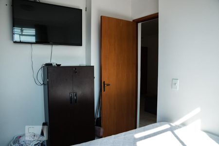 Quarto 1 de apartamento para alugar com 2 quartos, 45m² em Piratininga (venda Nova), Belo Horizonte