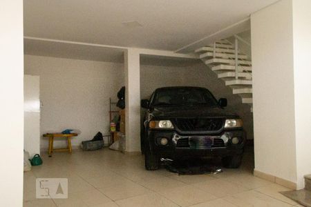 Garagem de casa à venda com 3 quartos, 240m² em Vila Anglo Brasileira, São Paulo