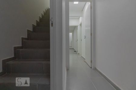 Acesso ao segundo andar de casa para alugar com 4 quartos, 128m² em Liberdade, São Paulo