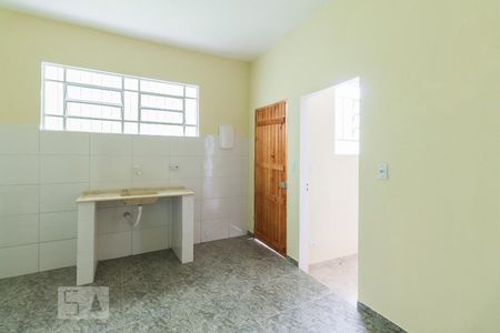 Cozinha e área de serviço de casa para alugar com 1 quarto, 60m² em Vila São Geraldo, São Paulo