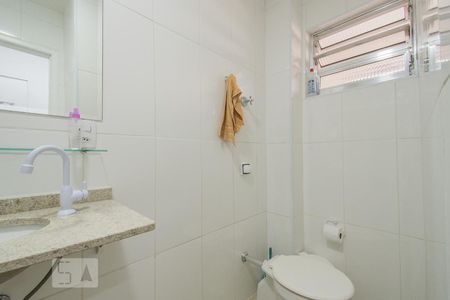 Banheiro/área de serviço de kitnet/studio para alugar com 1 quarto, 29m² em Liberdade, São Paulo