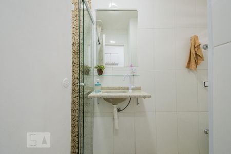 Banheiro/área de serviço de kitnet/studio para alugar com 1 quarto, 29m² em Liberdade, São Paulo