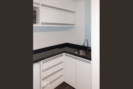 Cozinha de kitnet/studio para alugar com 1 quarto, 23m² em Centro, Curitiba