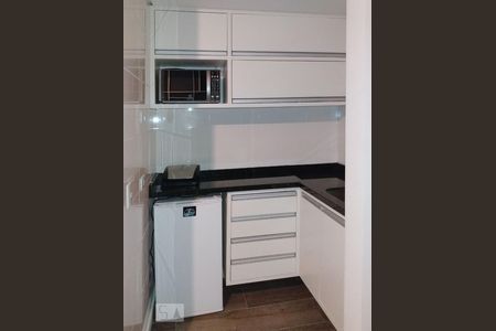 Cozinha de kitnet/studio para alugar com 1 quarto, 23m² em Centro, Curitiba