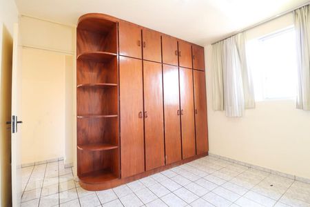 Quarto 2 de apartamento para alugar com 2 quartos, 60m² em Parque Amazônia, Goiânia