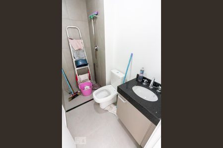 Banheiro de apartamento para alugar com 1 quarto, 65m² em Parque Industrial Tomas Edson, São Paulo
