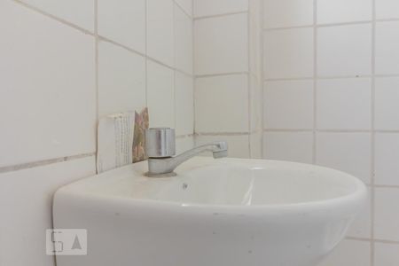 Banheiro  de kitnet/studio para alugar com 1 quarto, 30m² em Liberdade, São Paulo