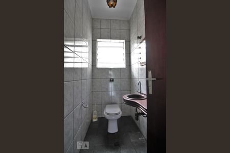 Lavabo de casa para alugar com 3 quartos, 121m² em Real Parque, São Paulo