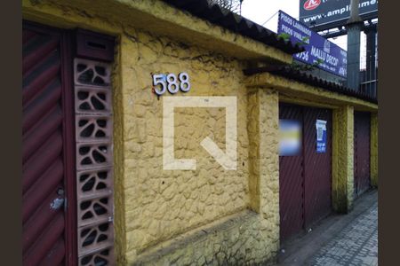 Casa para alugar com 403m², 3 quartos e 4 vagas Casa para alugar com 403m², 3 quartos e 4 vagasFachada