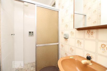 Banheiro  de apartamento para alugar com 1 quarto, 39m² em Rio Branco, Porto Alegre