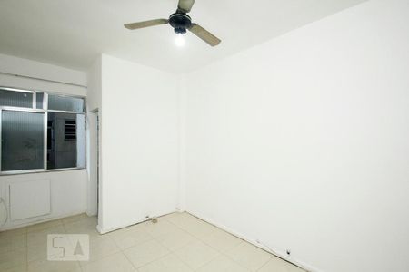 Sala/Quarto de kitnet/studio para alugar com 1 quarto, 25m² em Laranjeiras, Rio de Janeiro