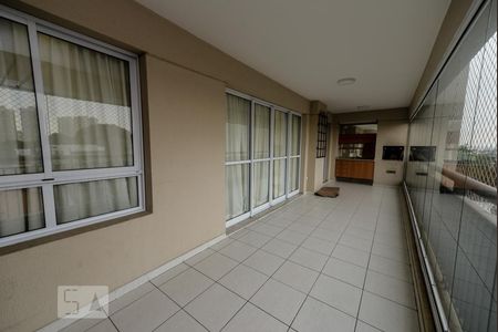 Apartamento à venda com 126m², 3 quartos e 2 vagas Apartamento à venda com 126m², 3 quartos e 2 vagasVaranda gourmet