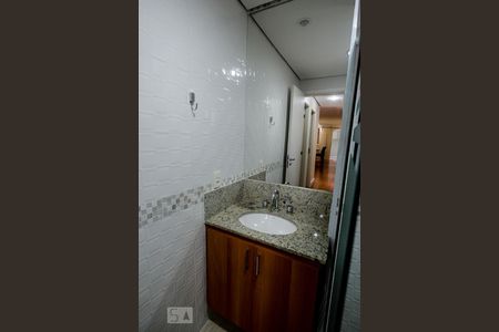 Apartamento à venda com 126m², 3 quartos e 2 vagas Apartamento à venda com 126m², 3 quartos e 2 vagasDetalhe banheiro Social