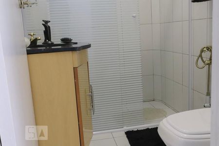 Banheiro de apartamento para alugar com 2 quartos, 54m² em Aclimação, São Paulo