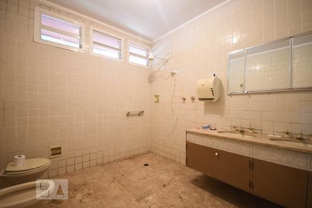 Banheiro 1 de casa à venda com 4 quartos, 400m² em Butantã, São Paulo
