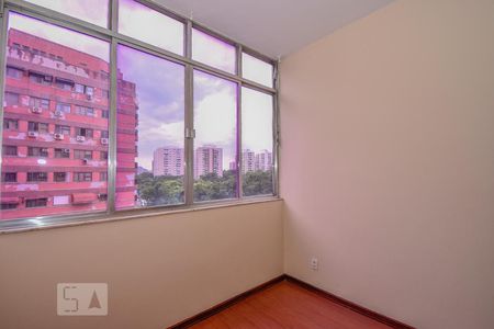 Quarto 1 de apartamento à venda com 2 quartos, 60m² em Leblon, Rio de Janeiro
