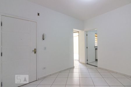 Sala de casa de condomínio para alugar com 2 quartos, 60m² em Água Fria, São Paulo