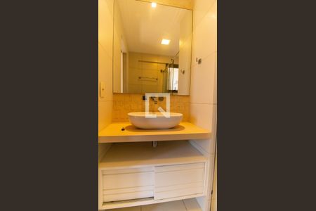 Apartamento à venda com 100m², 1 quarto e 2 vagas Apartamento à venda com 100m², 1 quarto e 2 vagasBanheiro da Suite