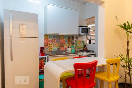 Cozinha de apartamento à venda com 2 quartos, 50m² em Petrópolis, Porto Alegre